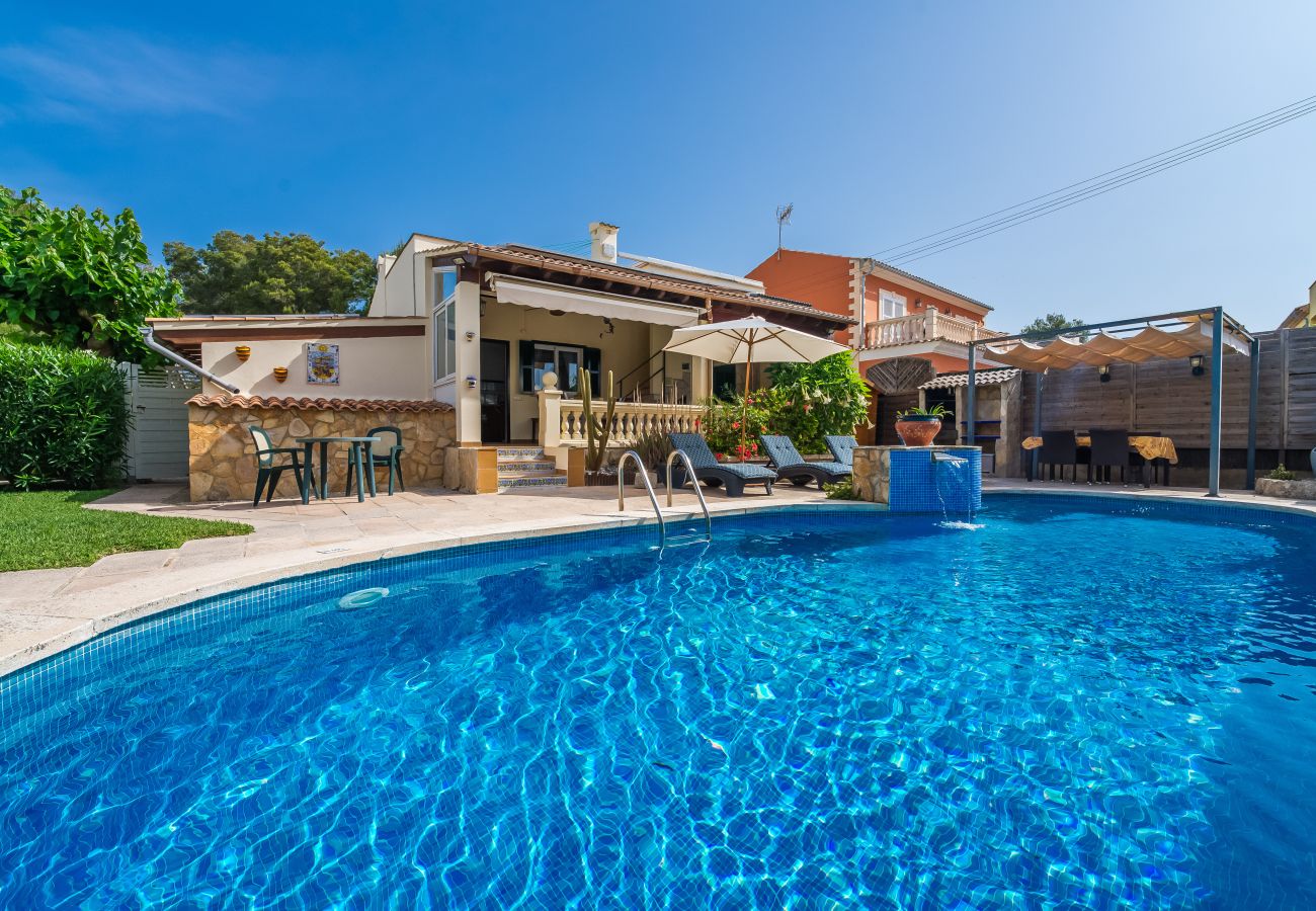 Ferienhaus in Alcudia mit Pool und Grill.