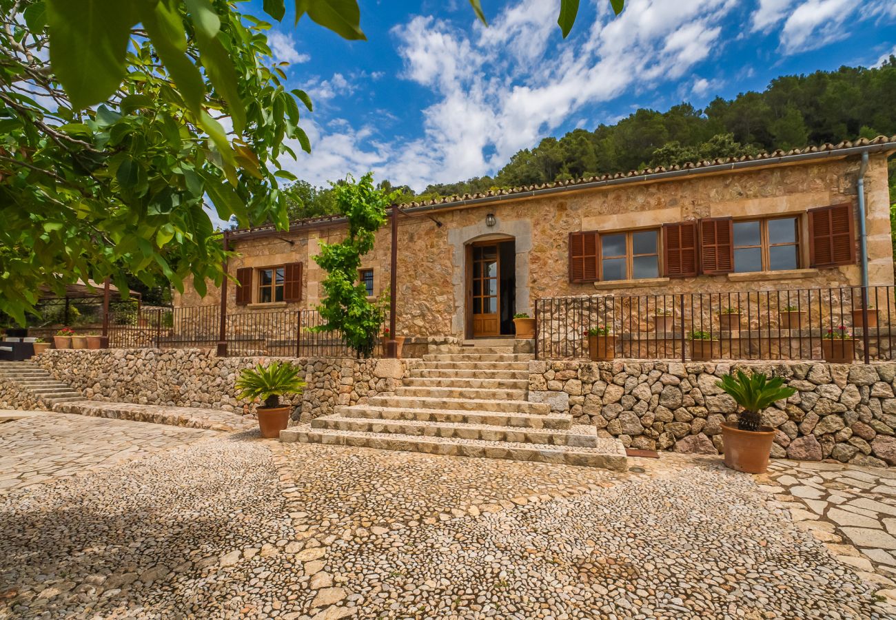 Traditionelles Haus in den Bergen in Campanet