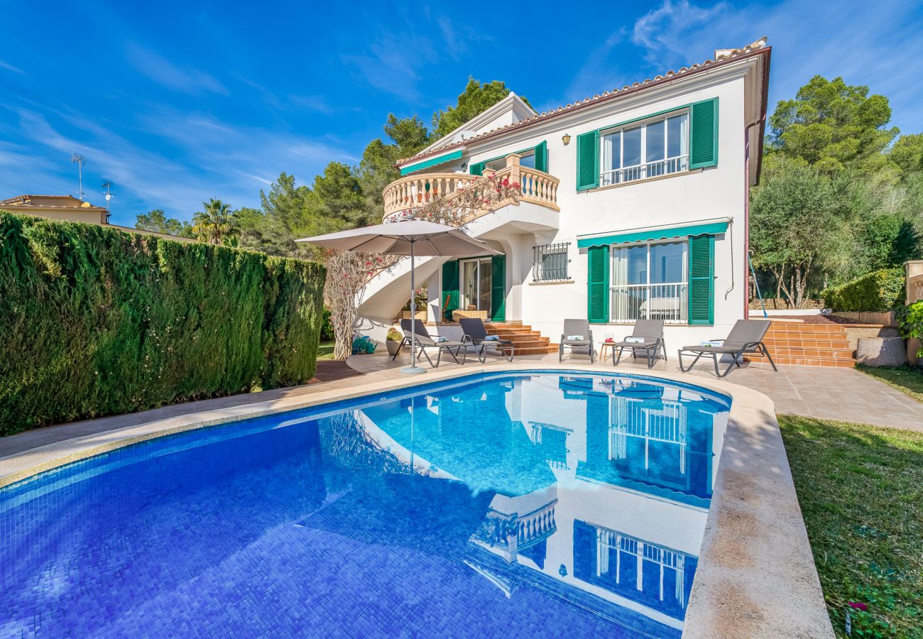 Casa con piscina privada y junto al mar en Alcudia