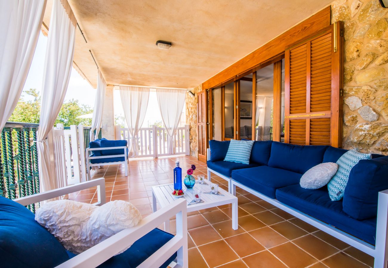 Finca avec vue sur la montagne et piscine pour 6 personnes à Pollensa