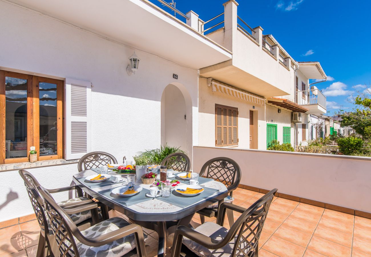 Maison à louer avec terrasse près de la plage.