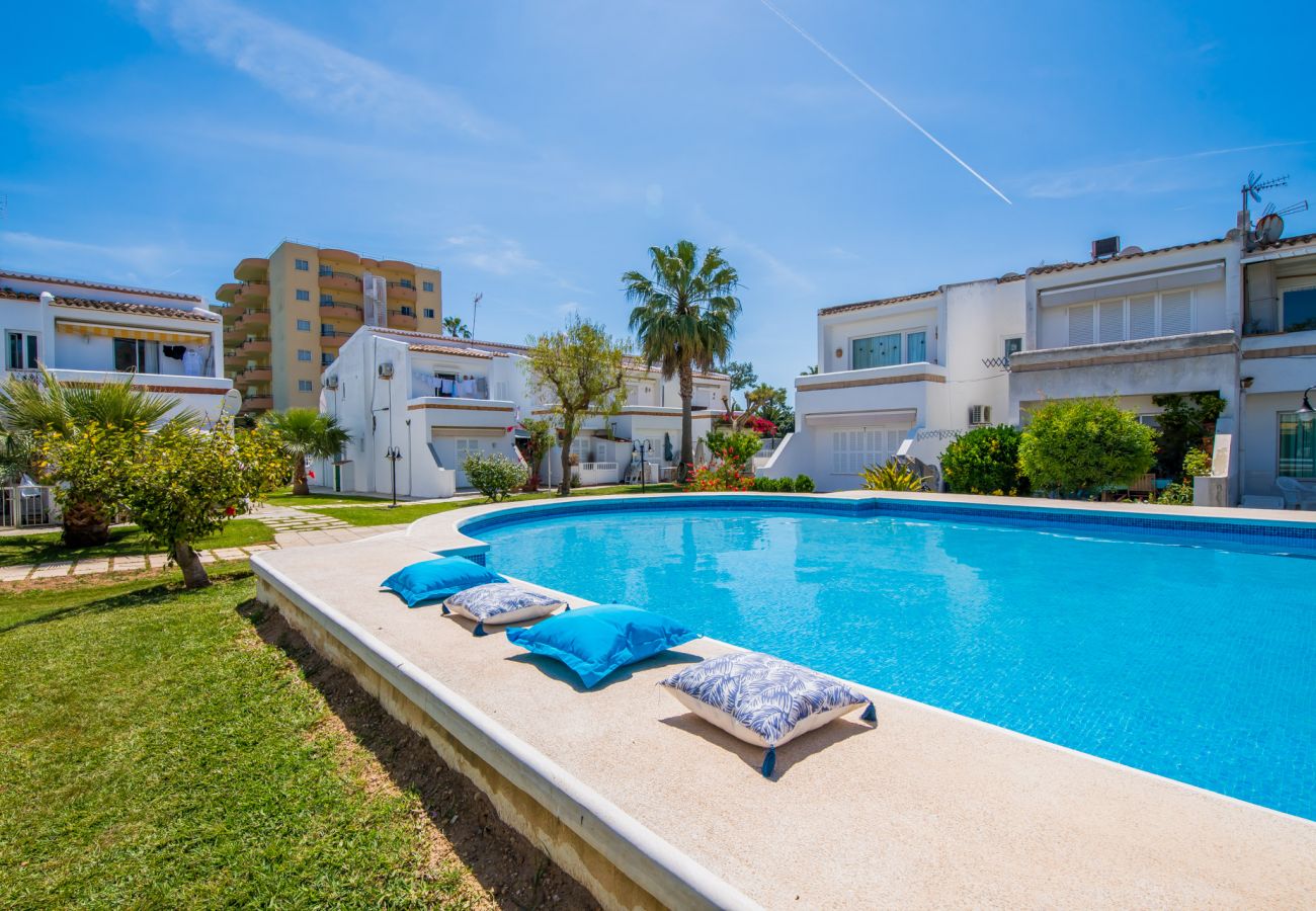 Appartement à louer avec terrasse près de la plage.