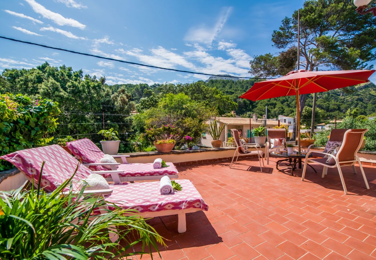 Maison avec jardin près de la plage.