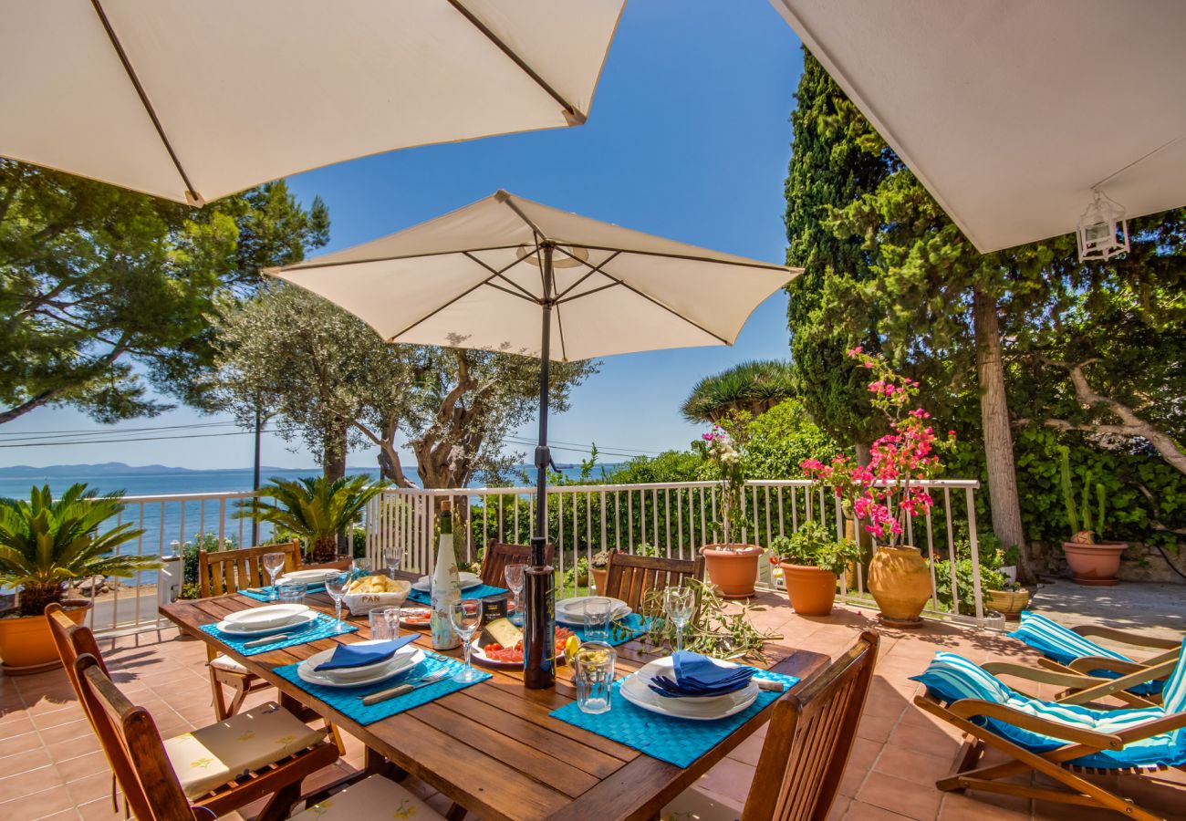 Maison avec terrasse face à la mer à Puerto Alcudia.