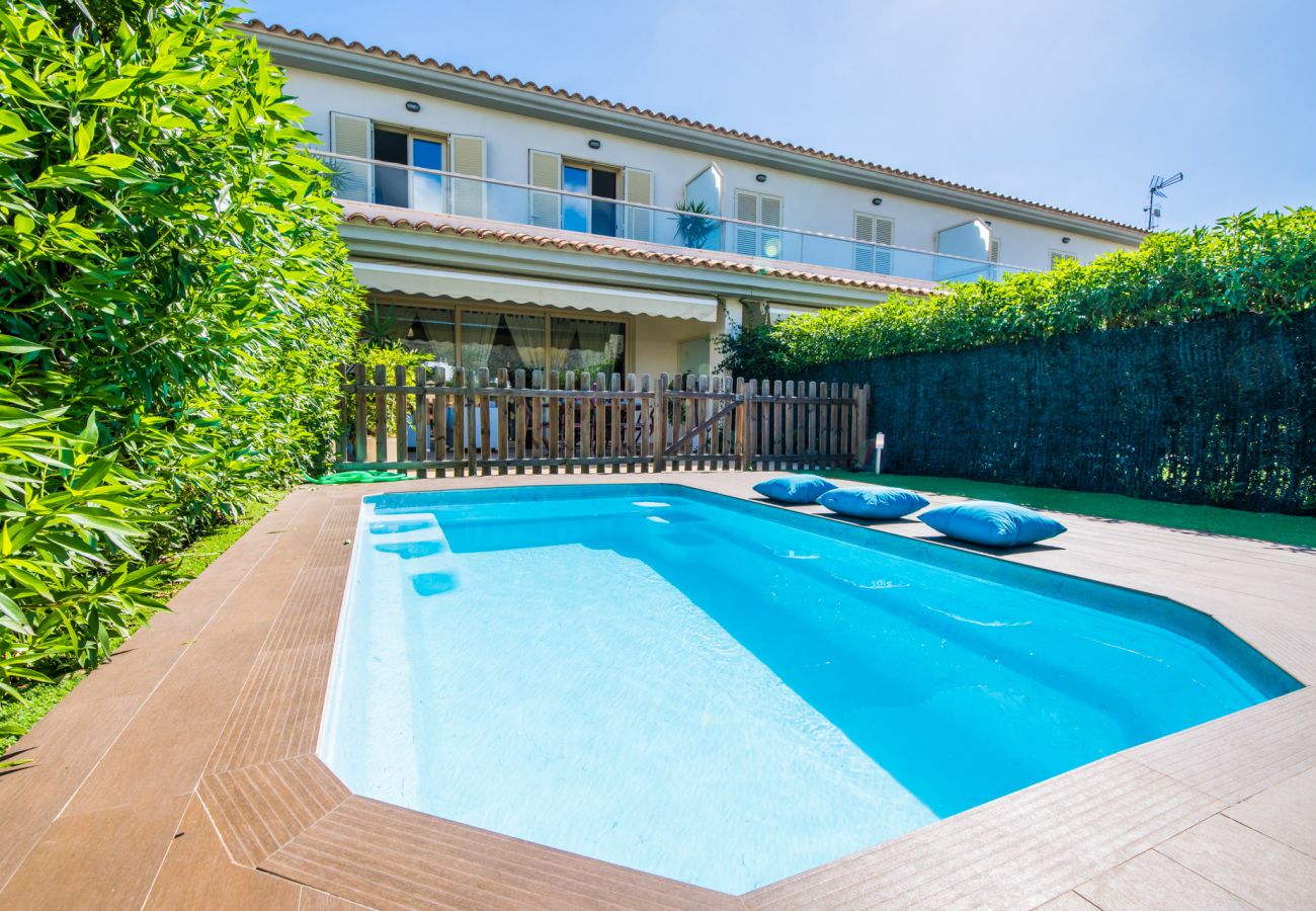 Hébergement avec piscine privée à Porto Alcudia.