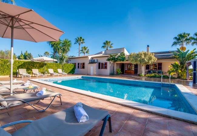 Finca rurale avec piscine Es Pascolet à Majorque.  🌐 Sources