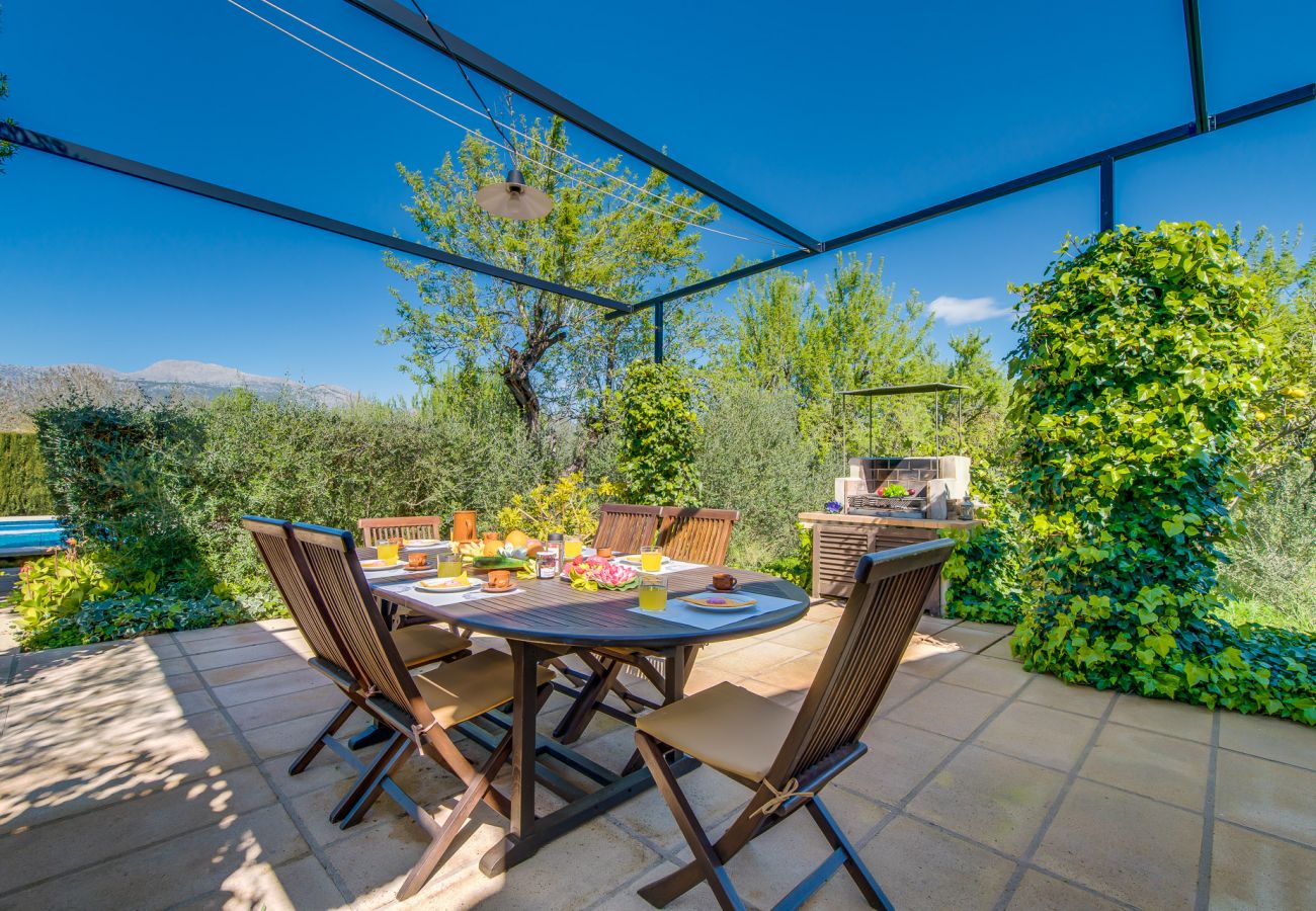 Finca rustique avec vue et piscine à Majorque