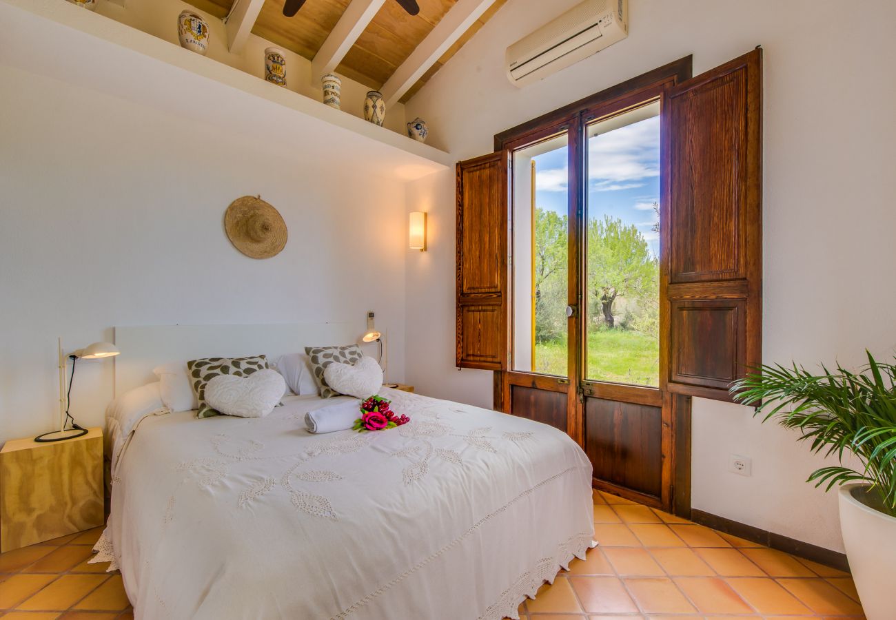 Finca rustique avec vue et piscine à Majorque