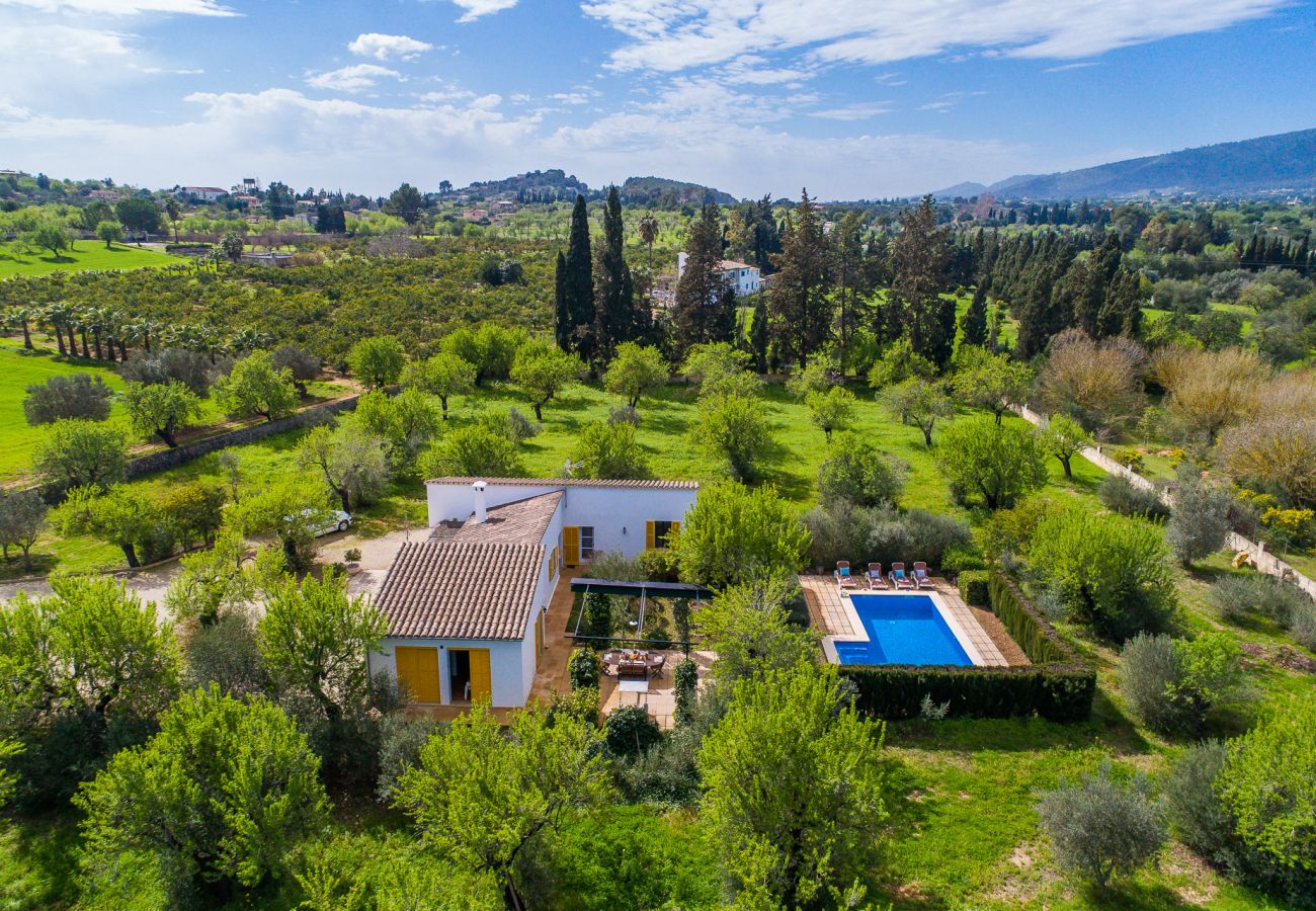 Finca rustique avec vue et piscine à Majorque