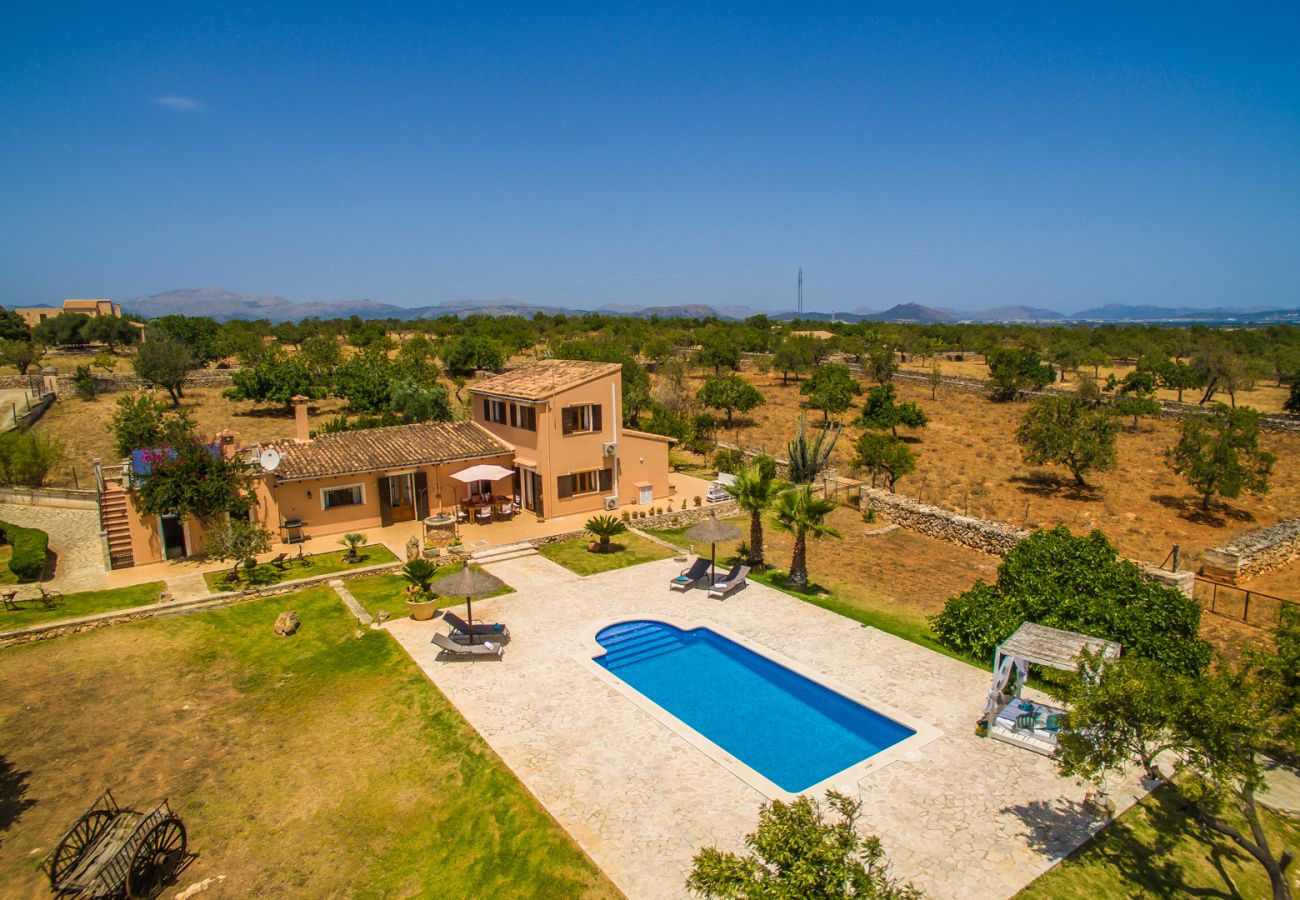 Finca rustique avec piscine à Majorque.