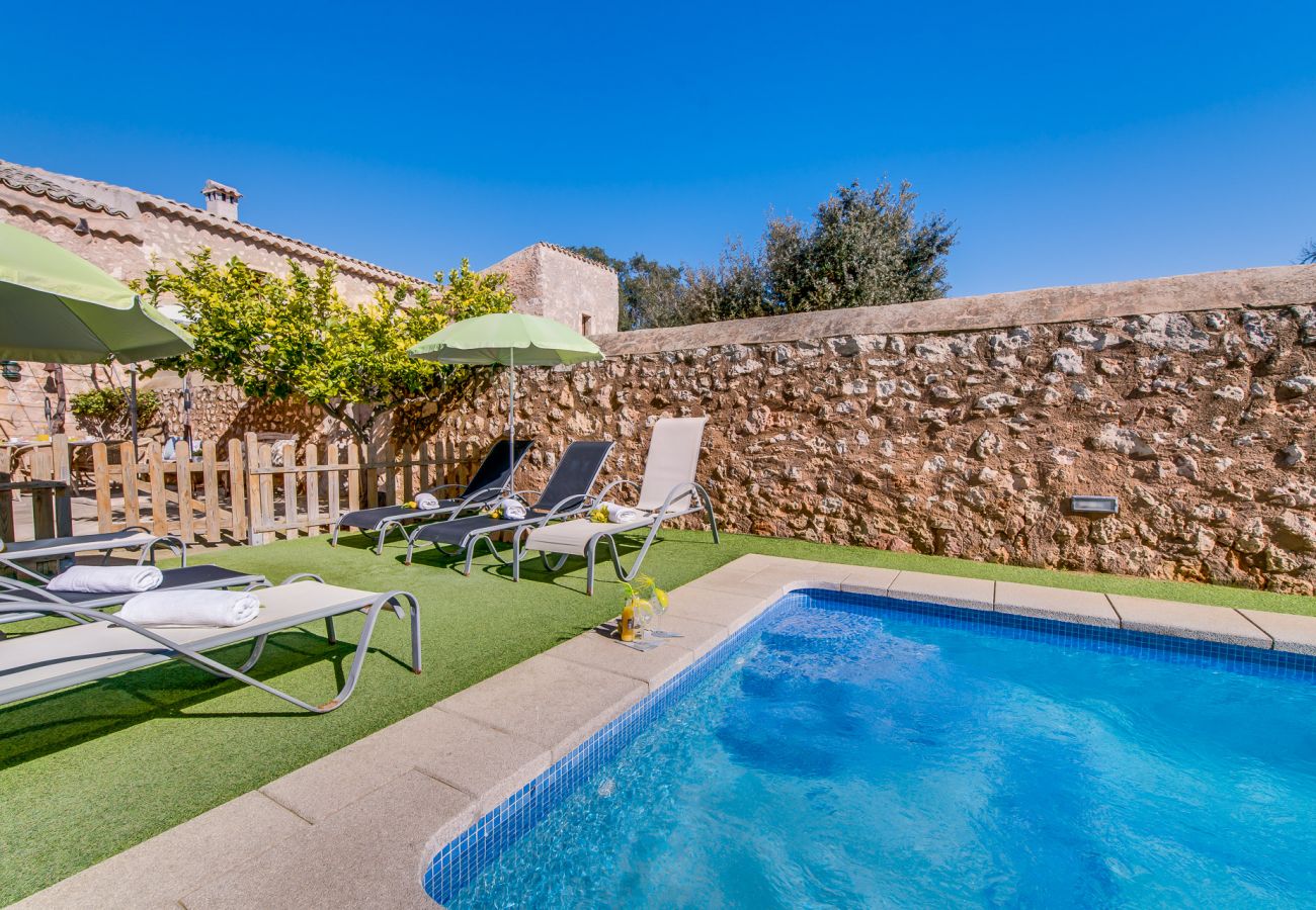 Vacances à Majorque dans une finca rustique avec piscine 