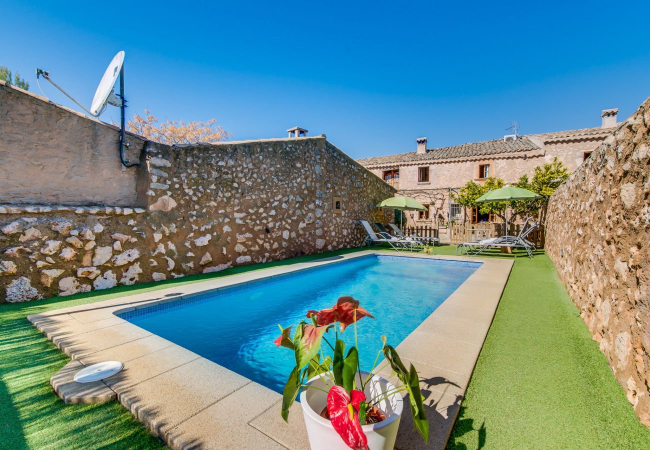 Finca rural en pierre avec piscine à Majorque