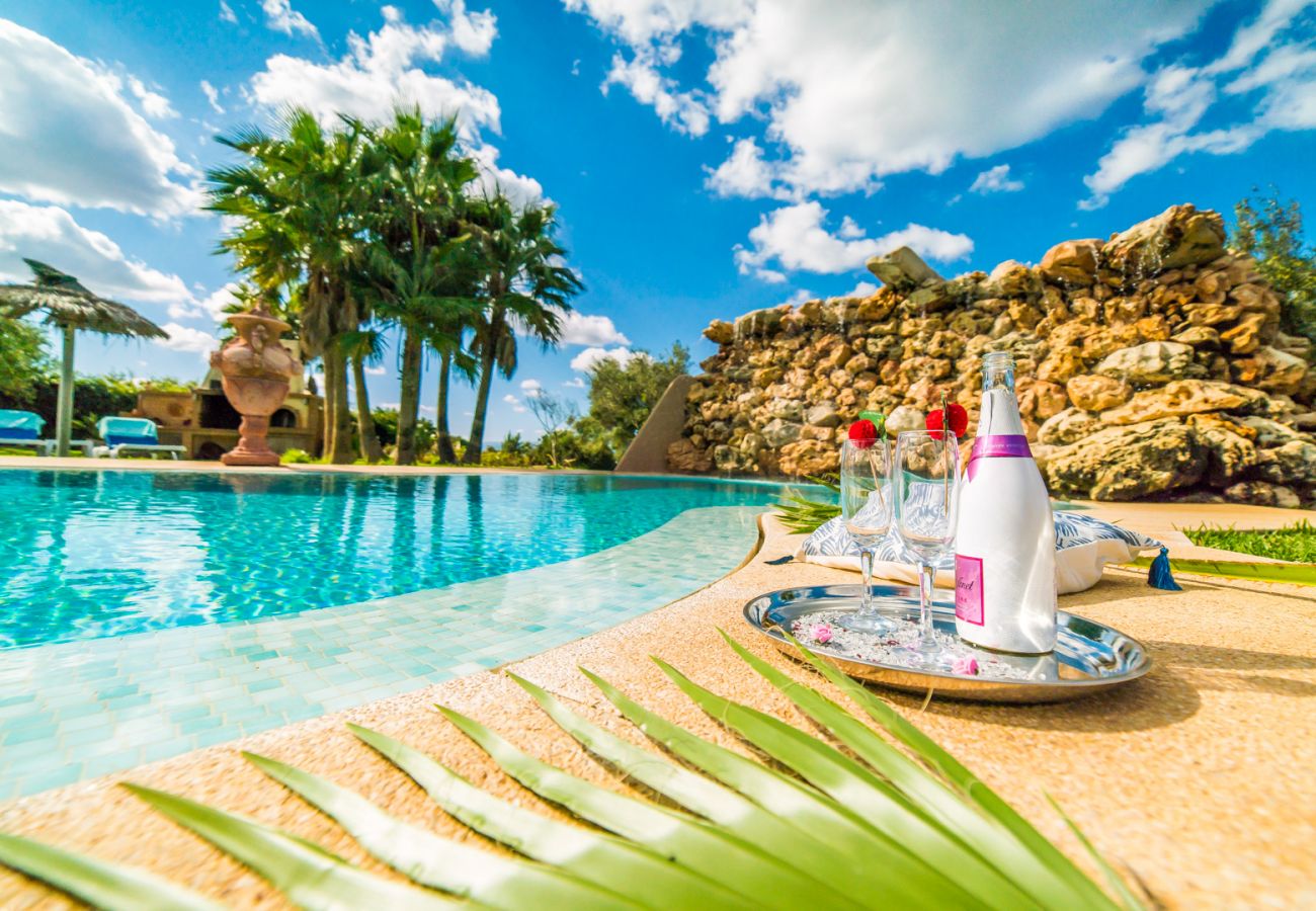 Finca rustique avec piscine et barbecue à Majorque