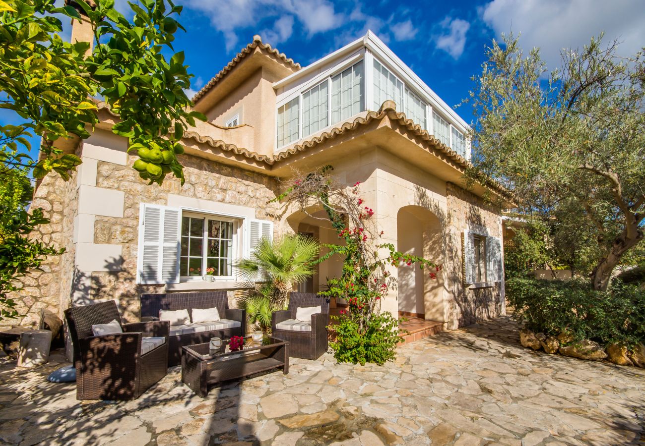 Maison à deux étages à Puerto de Alcudia.