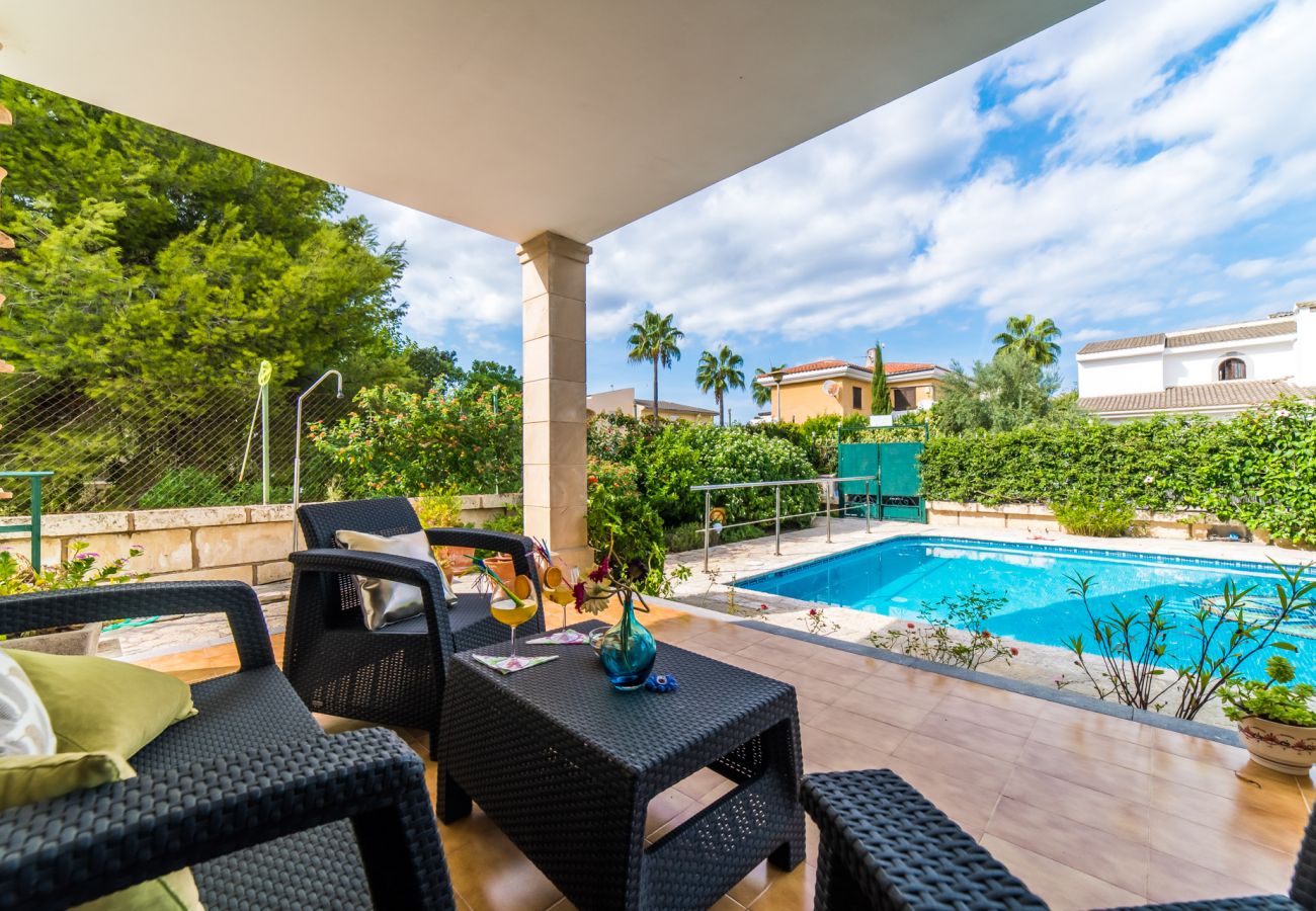 Maison avec piscine et barbecue à Playa de Muro