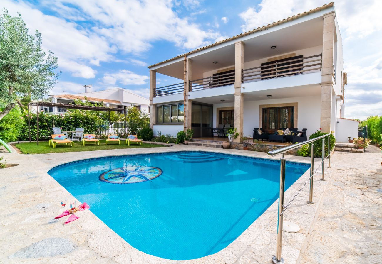 Maison avec barbecue et piscine près de la plage de Muro