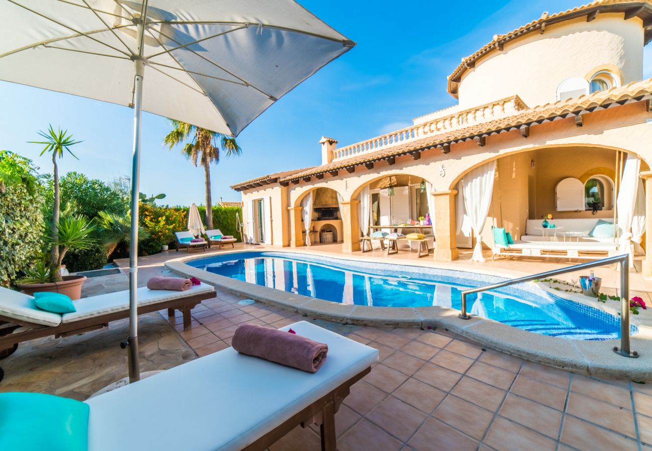 Maison à Majorque avec piscine, barbecue et près de la mer. 