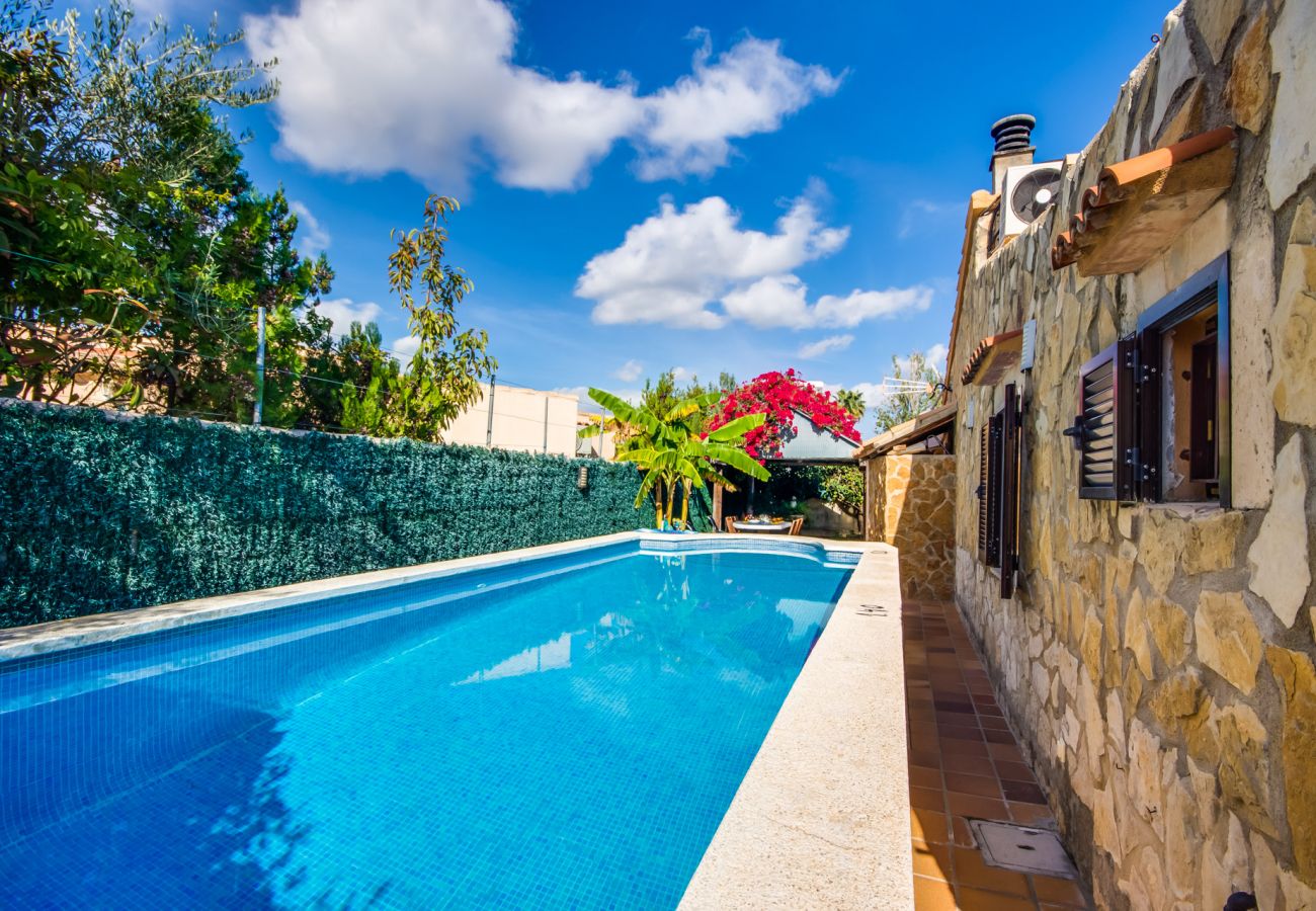 Maison de plain-pied avec piscine à Puerto de Alcudia.