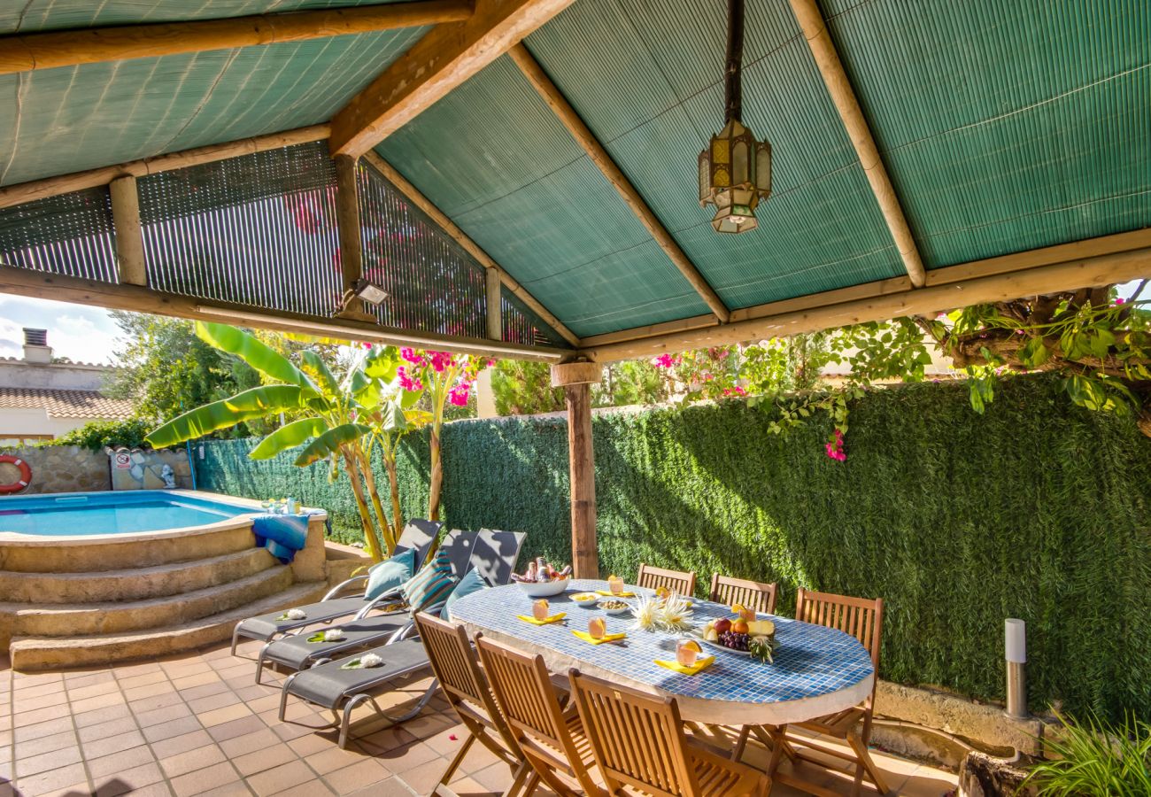 Maison avec piscine privée près de la plage de Puerto Alcudia. 