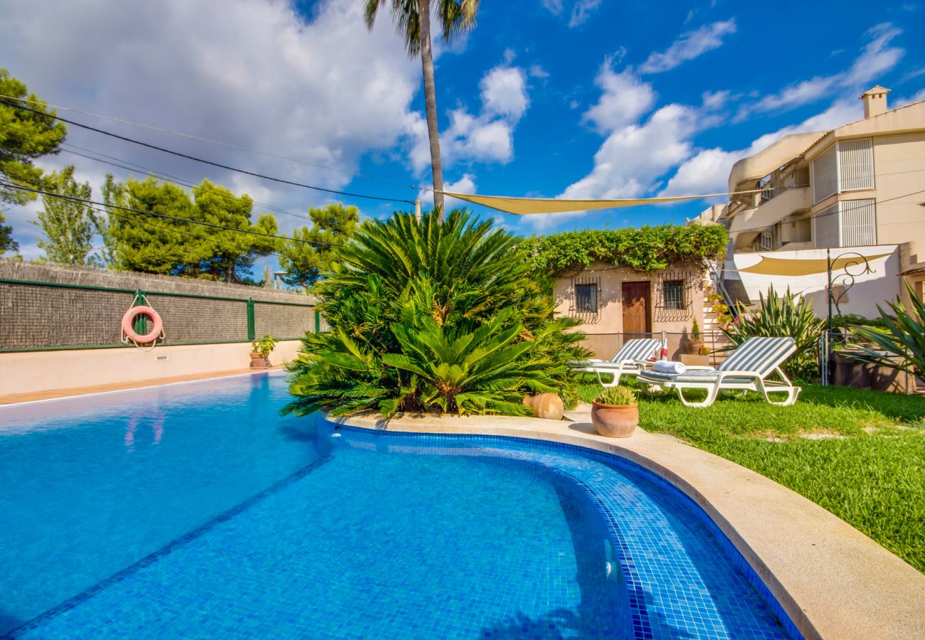 Maison avec barbecue et piscine au bord de la mer à Puerto Pollensa