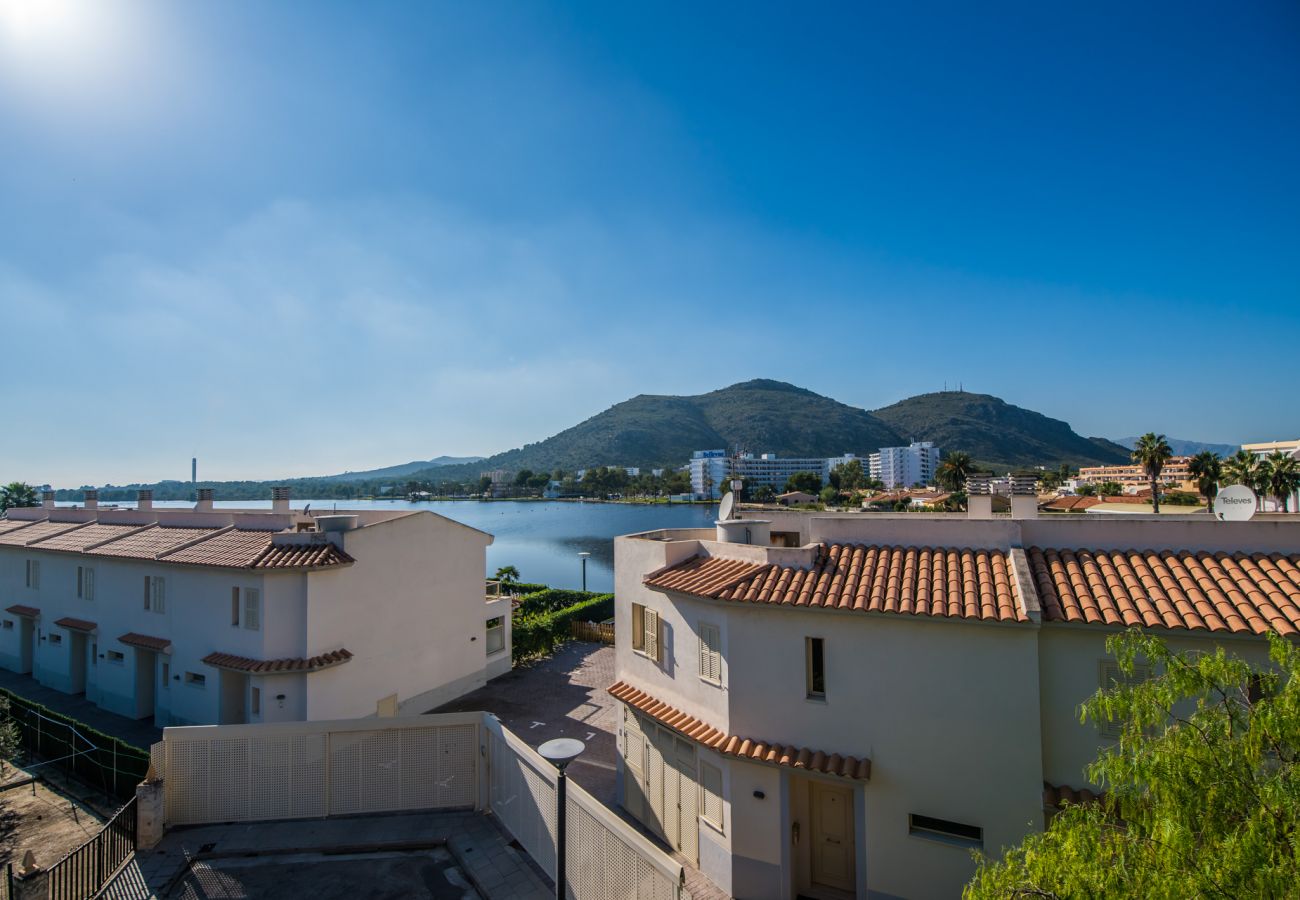 Vacances à la plage dans une maison avec vue sur la montagne à Alcudia