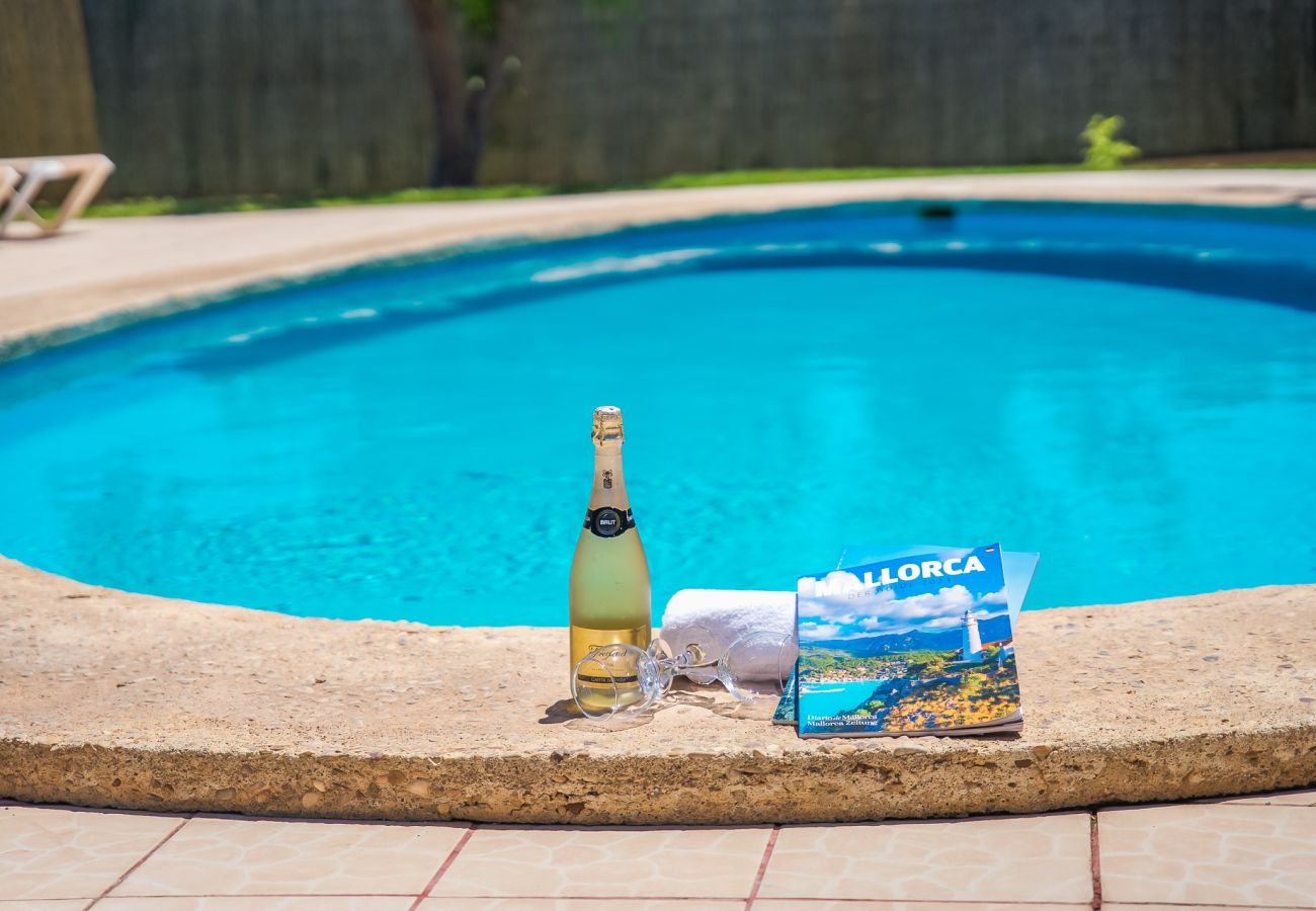 Maison traditionnelle avec piscine à Mallorca