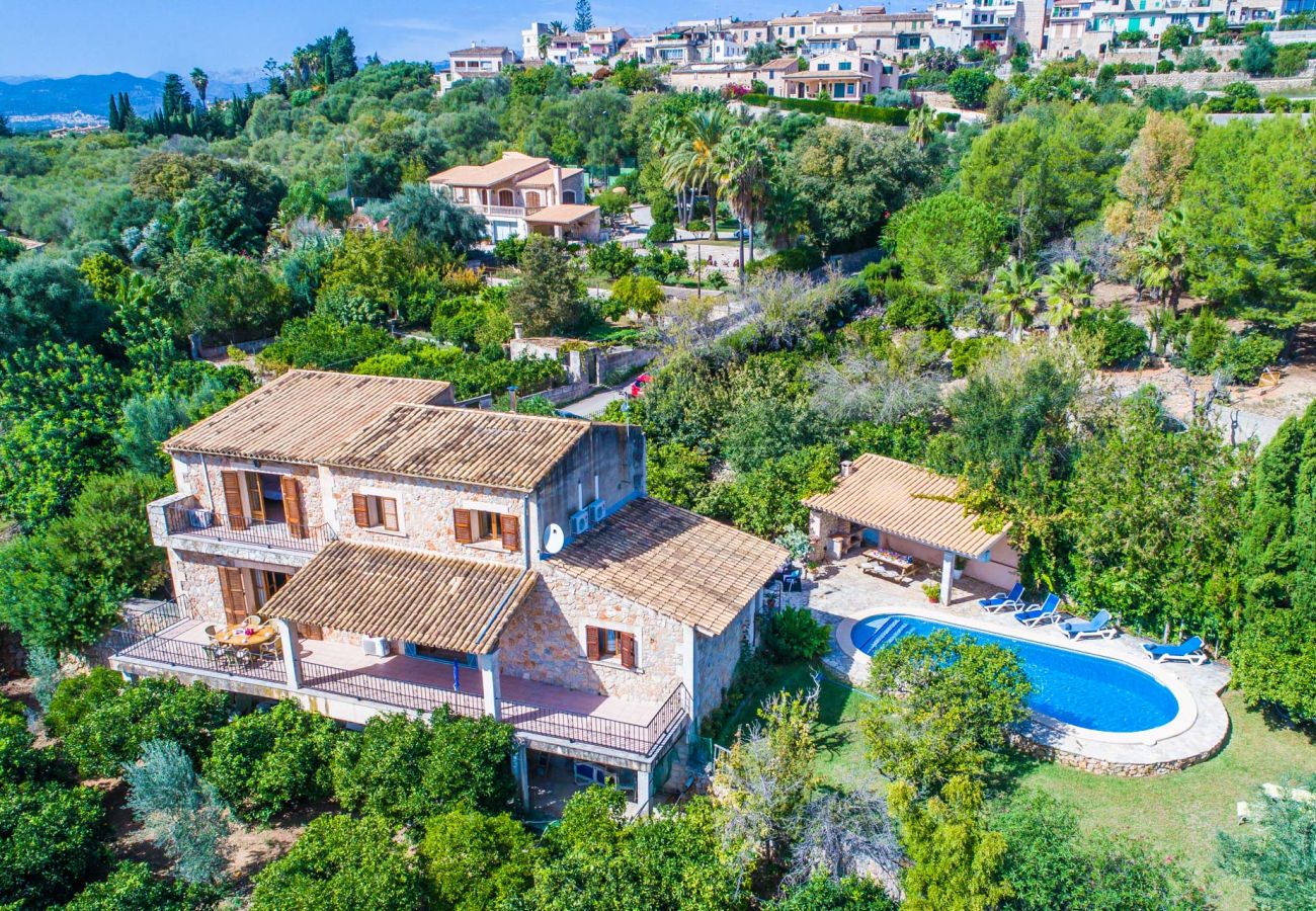 Finca avec piscine entourée par la nature de Majorque 