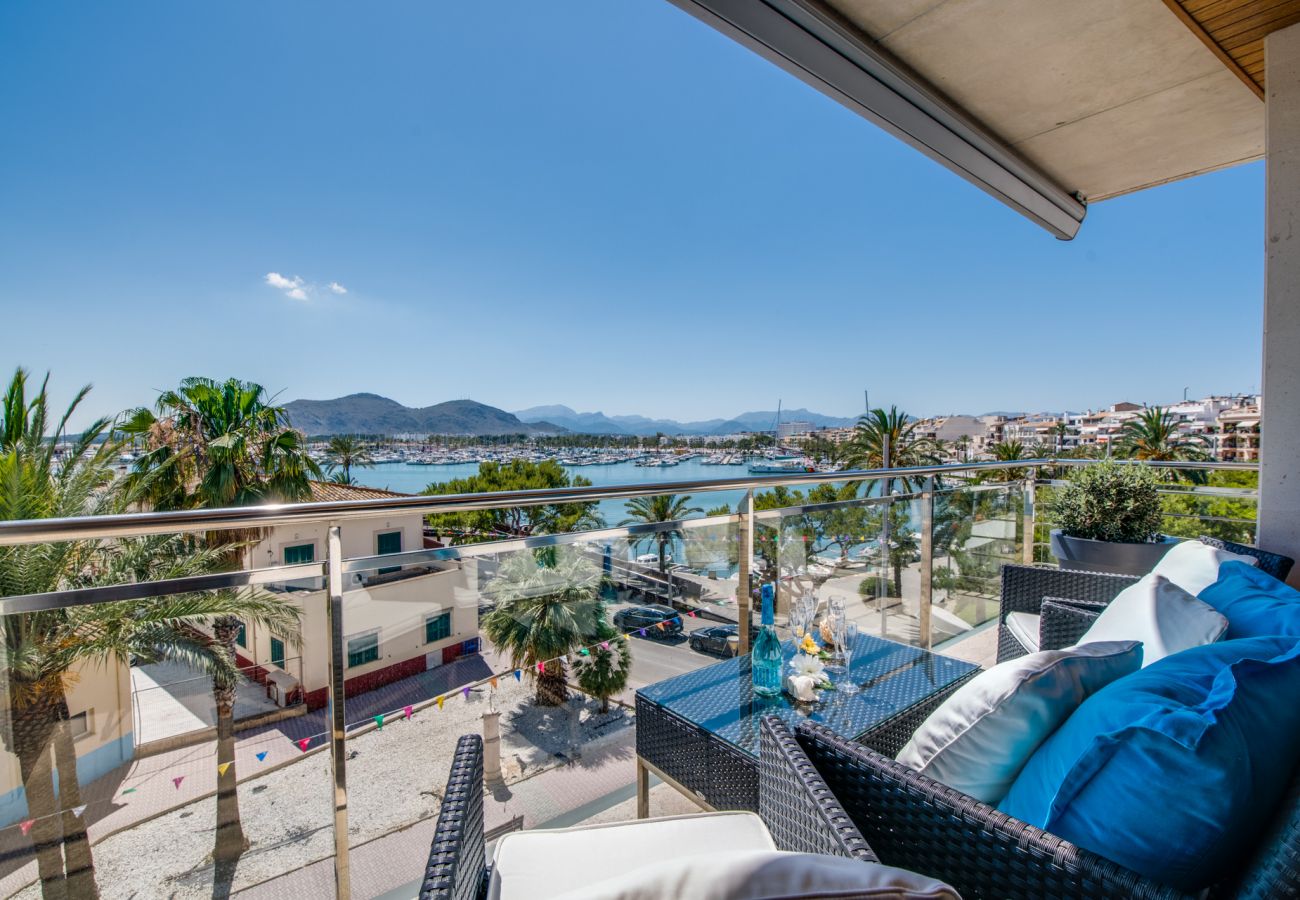 Appartement élégant à Puerto Alcudia avec vue sur la mer.