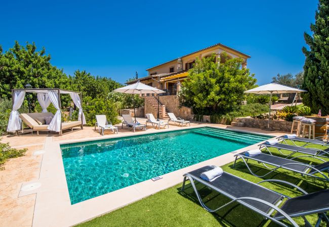 Finca Puig den Guardiola avec vue sur la montagne