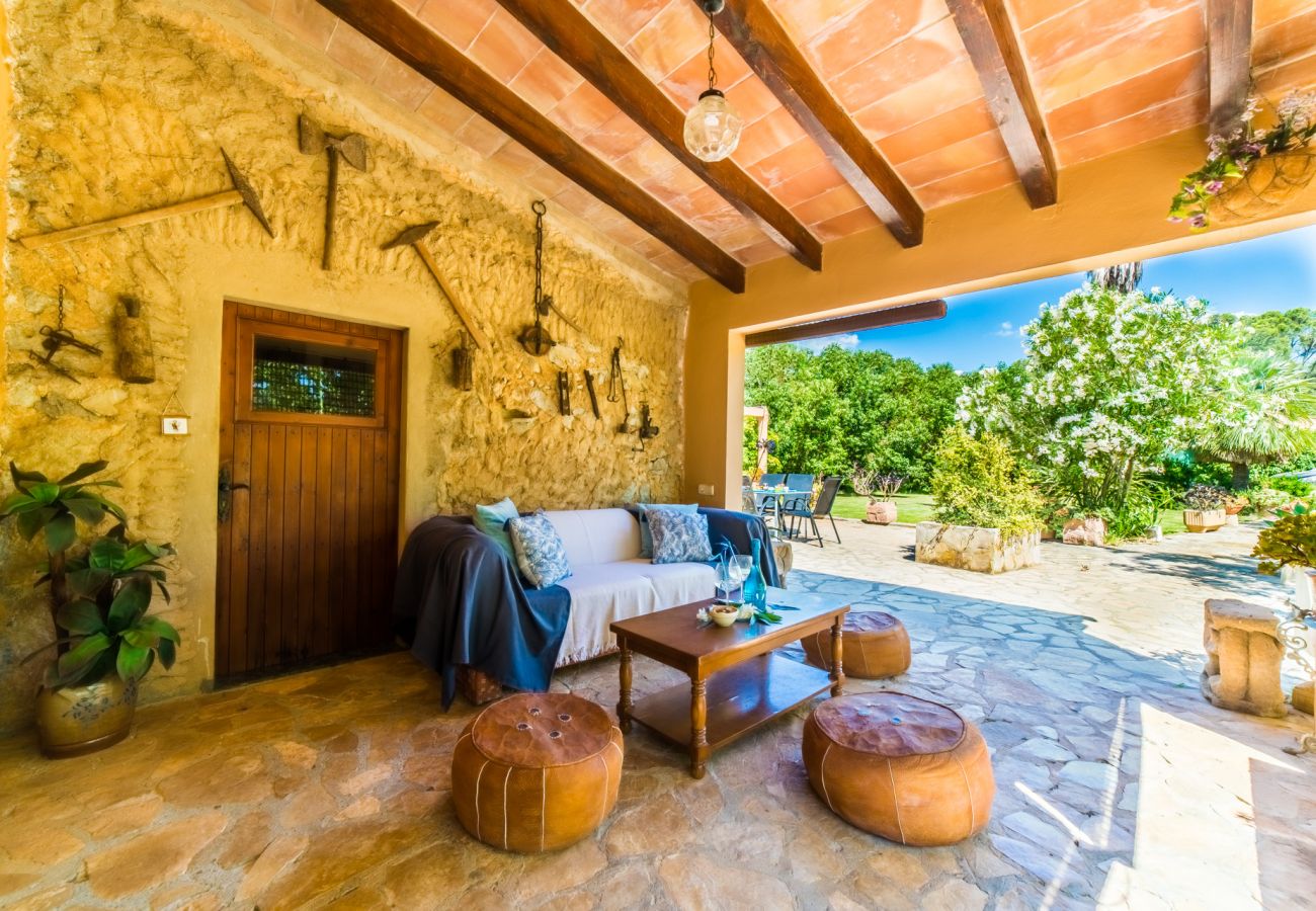 Finca avec piscine et barbecue près des montagnes