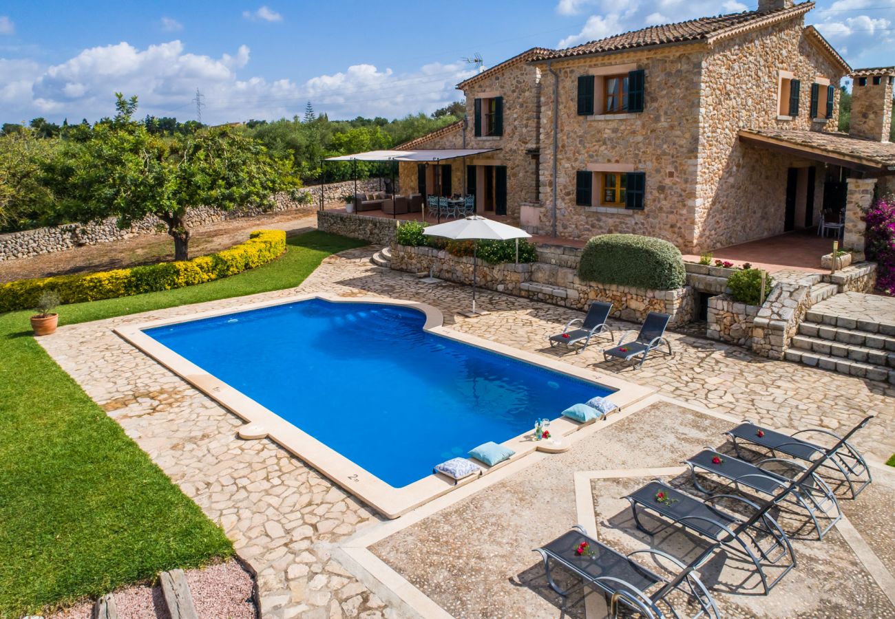 Finca rurale en pierre avec piscine à Majorque 