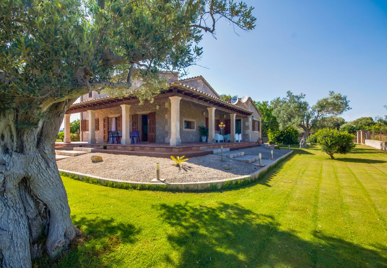 Maison de vacances avec barbecue et piscine à Alcudia.