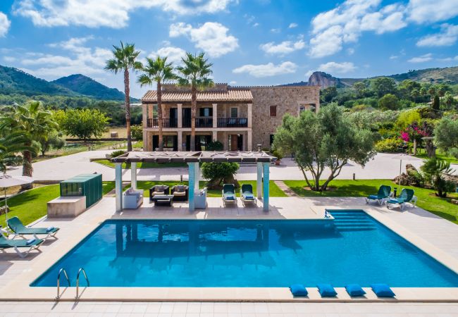 Finca rurale à Alcudia Ca Na Siona avec piscine.