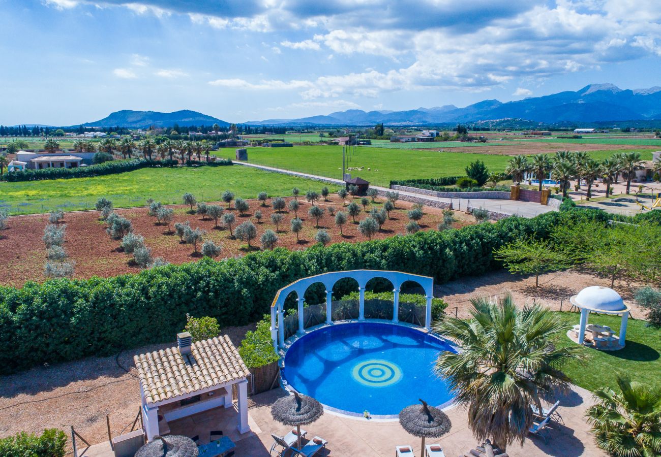 Finca avec piscine et aire de jeux pour enfants dans le nord de Majorque