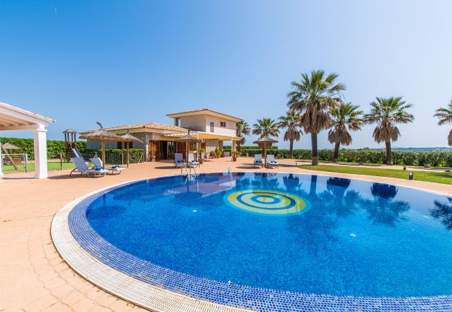 Finca moderne avec piscine et aire de jeux à Majorque