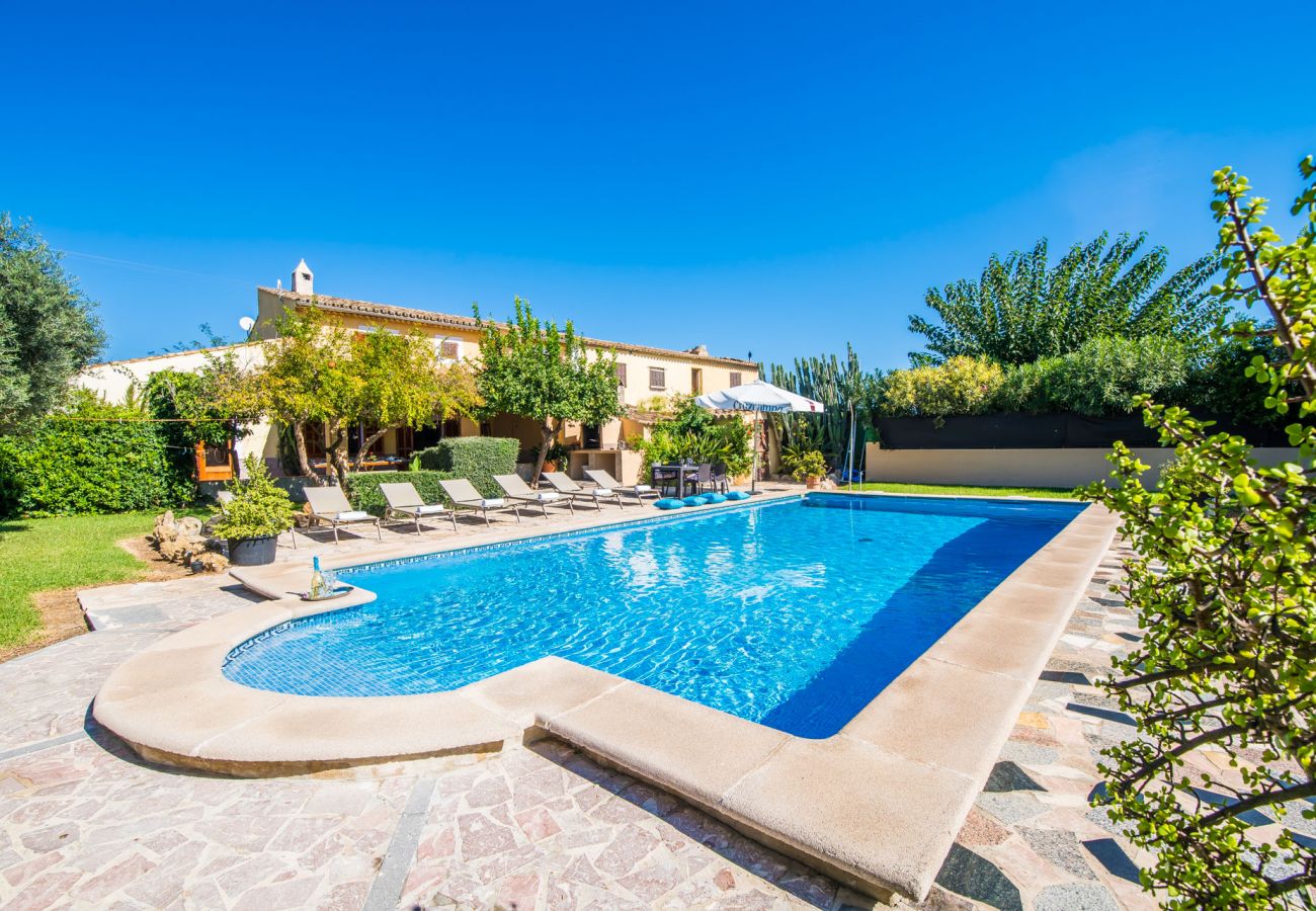 Finca rustique avec piscine pour des vacances près de la plage