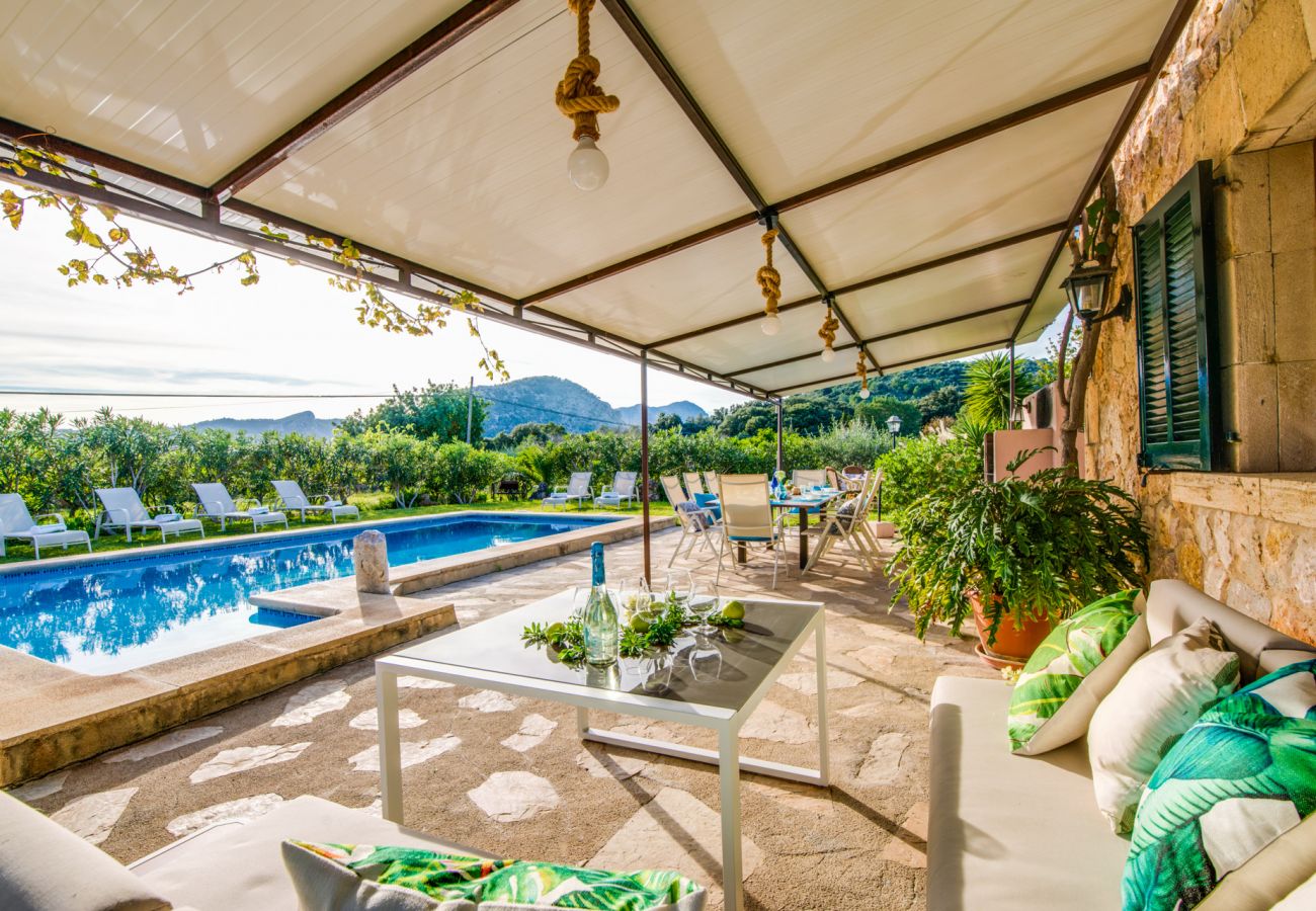 Large house in Mallorca with terrace and swimming pool.