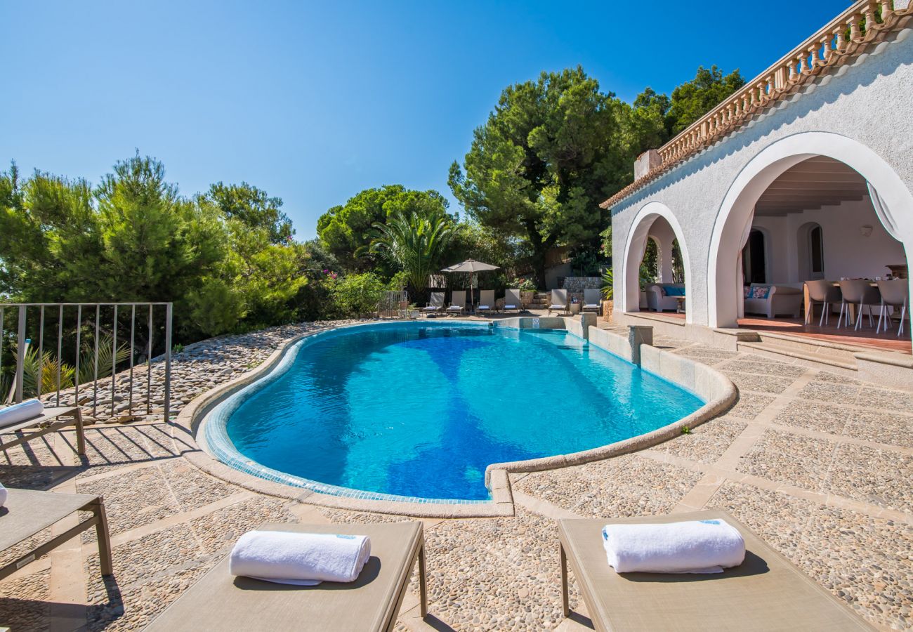 Maison avec barbecue et piscine avec vue sur la mer