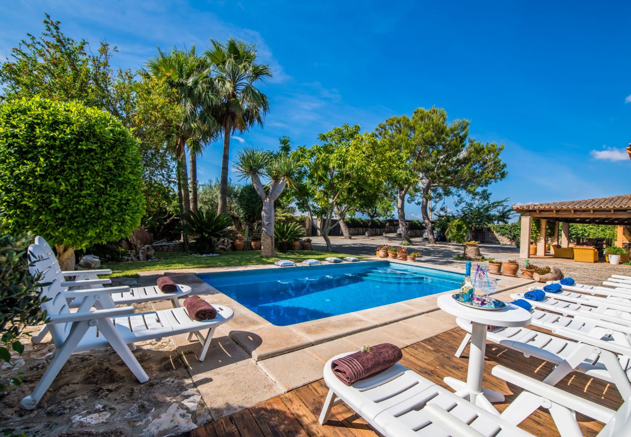 Vacances parfaites à Majorque dans une maison avec piscine et barbecue