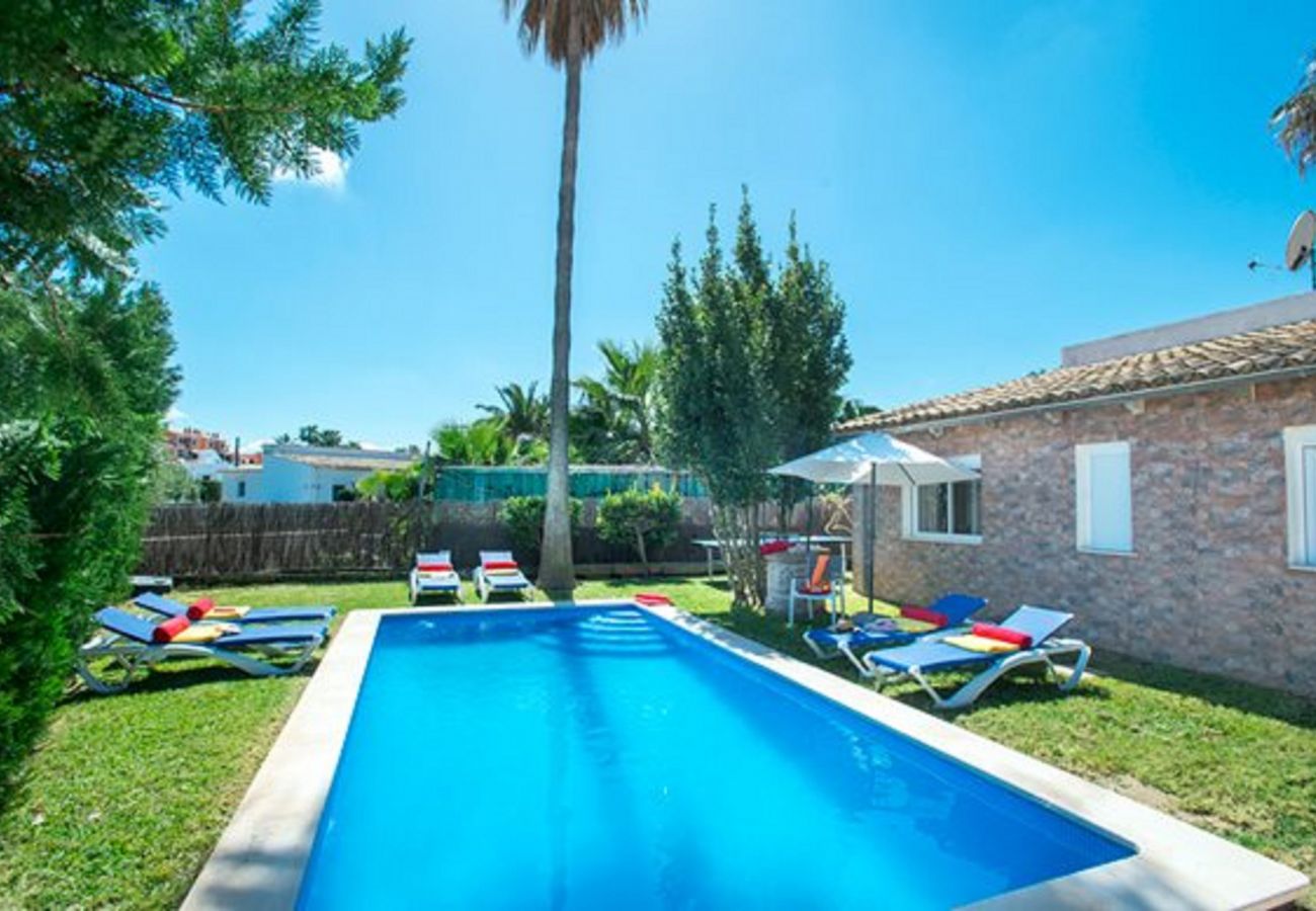 Maison à Alcudia - Location de vacances Villa Montelo avec piscine privée près de la plage.