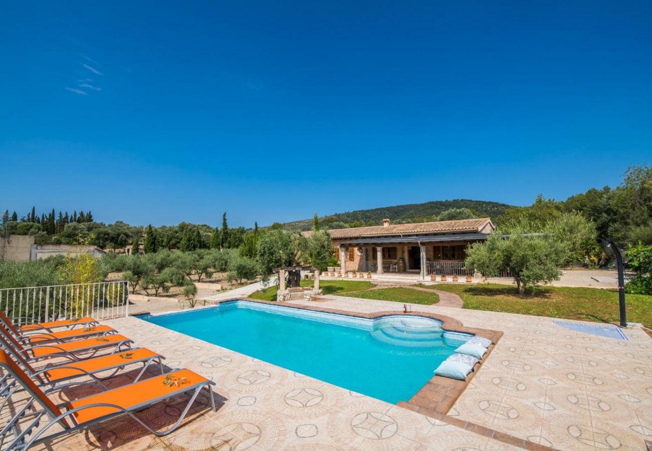 Finca rustique avec piscine à Majorque.