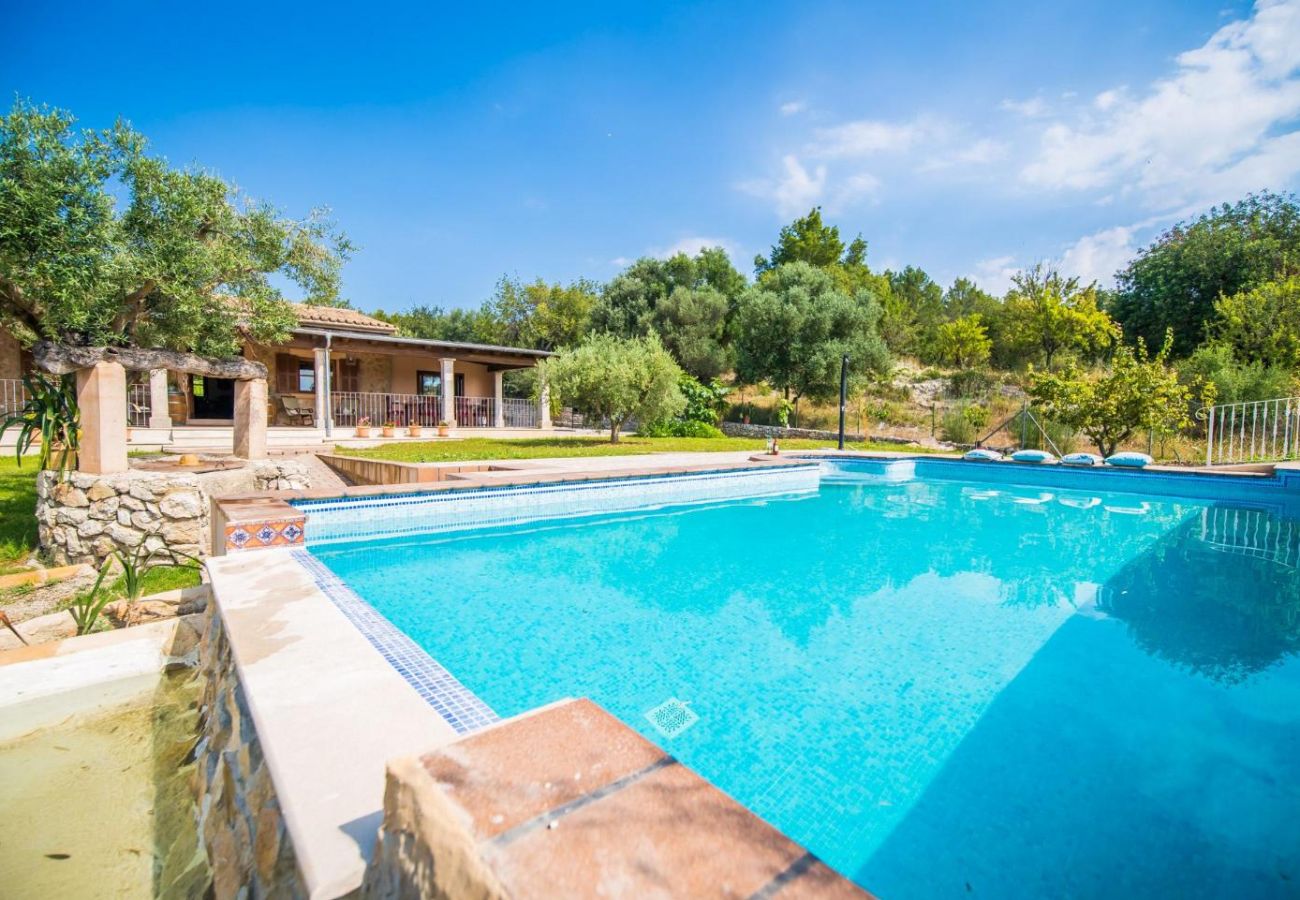 Finca avec piscine et terrasse à Majorque.