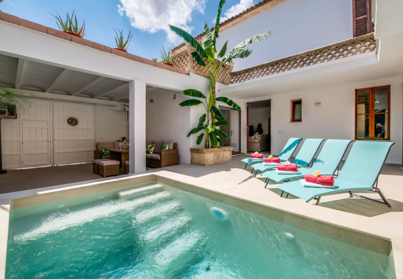 Maison moderne en zone rurale avec piscine à Majorque