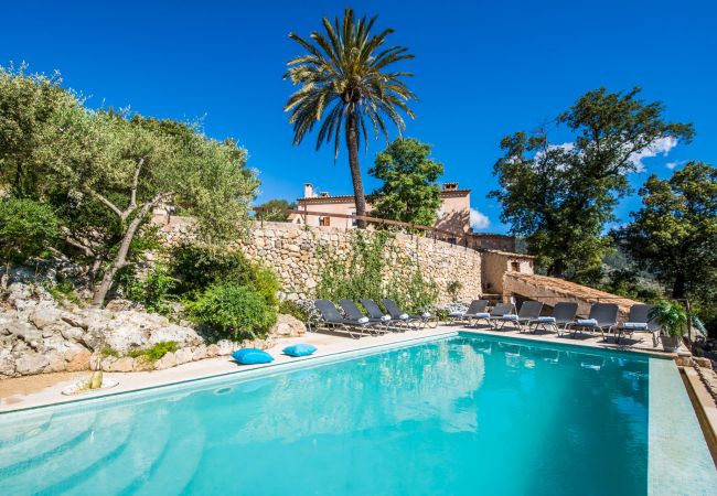 Vacances à Majorque dans une finca majorquine avec vue sur la montagne