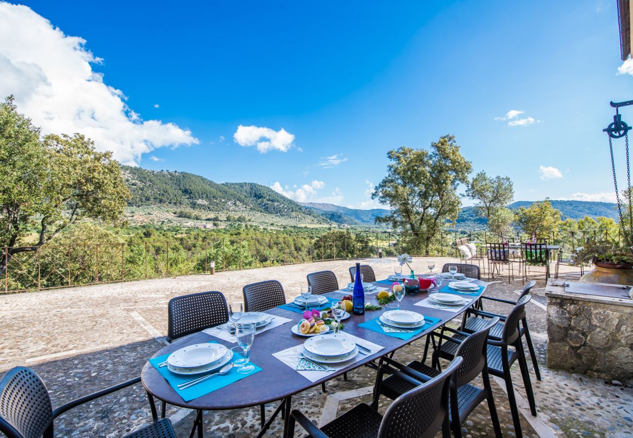 Finca en pierre à Majorque avec piscine en montagne