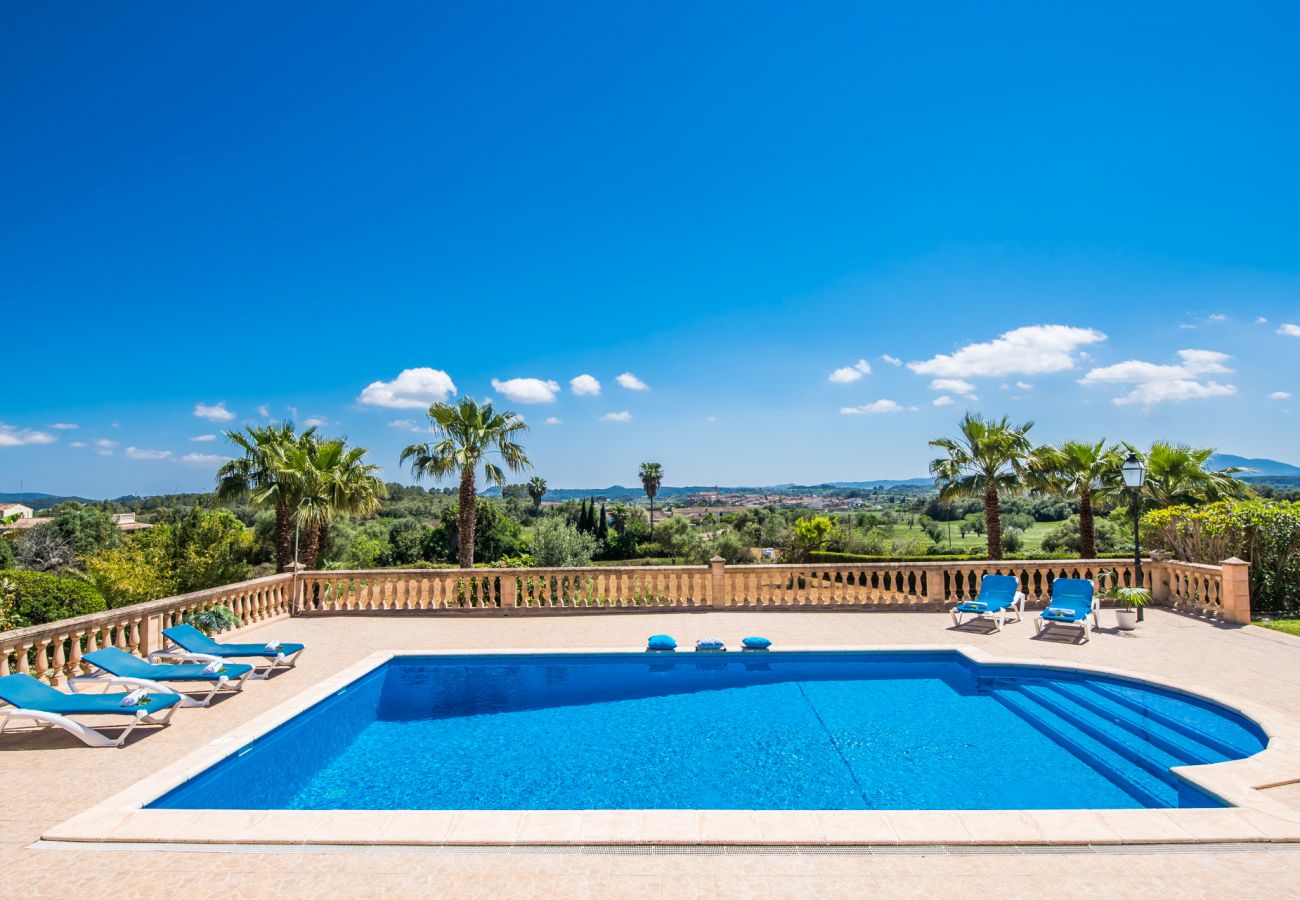 Villa dans la nature avec piscine à Majorque