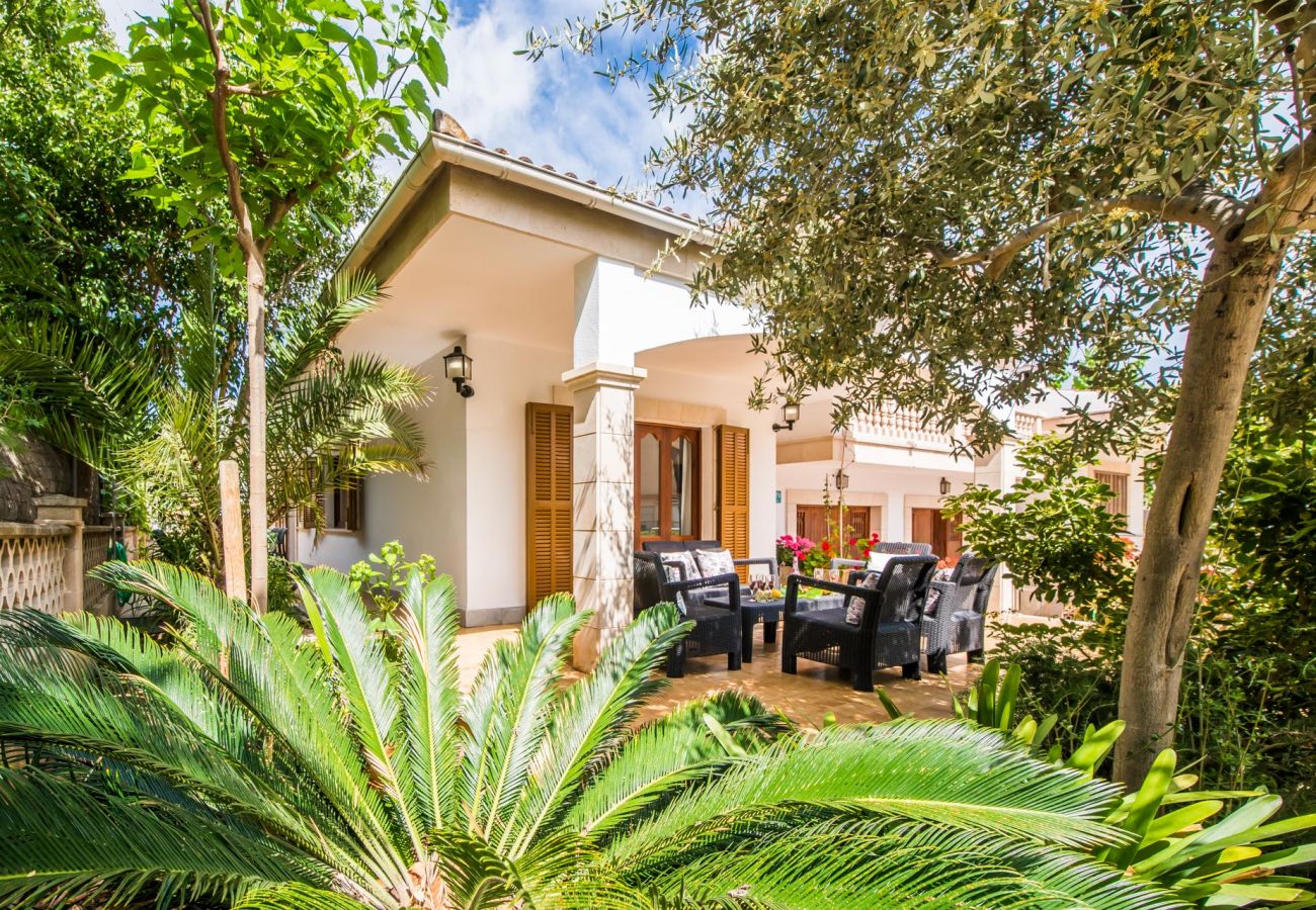 Vacances à Alcudia près de la plage avec jardin