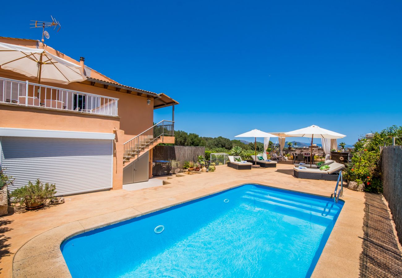 Finca avec piscine près de la plage de Muro