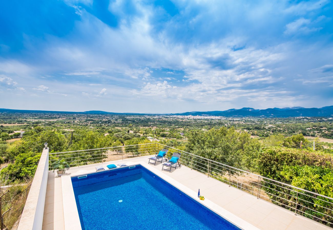 Finca rurale avec piscine et vue à Majorque 