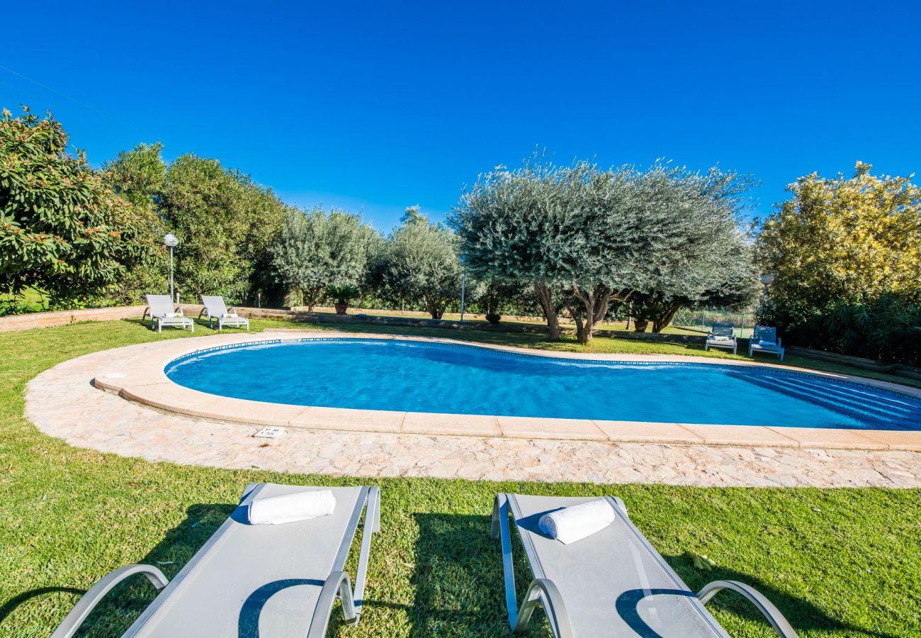 Domaine à Buger - Finca à Majorque, Cas Home avec court de tennis.